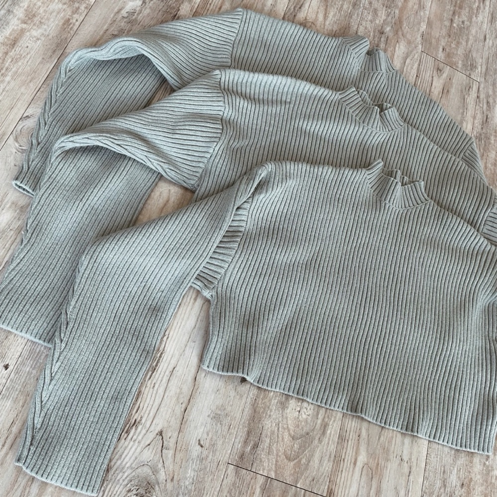 Mock neck crop sweater